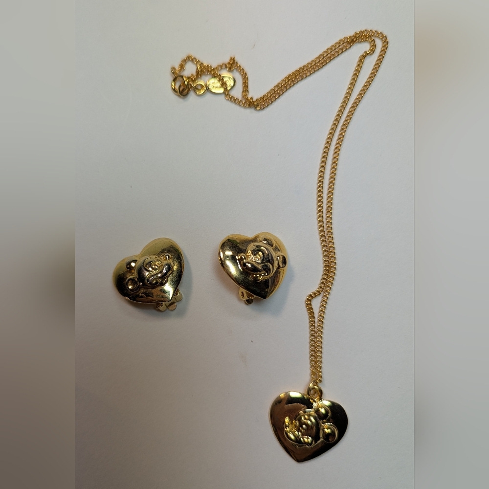 Wendy Gell Disney gold pendant with matching earrings Mickey relief in heart. - Picture 3 of 3
